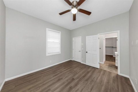 House in Tampa, Florida 3 bedrooms, 116.13 sq.m. № 2221106 - photo 12