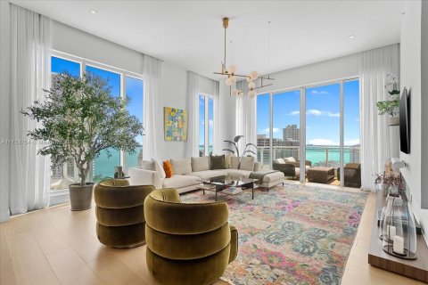 Condo in Miami, Florida, 3 bedrooms  № 1729961 - photo 1