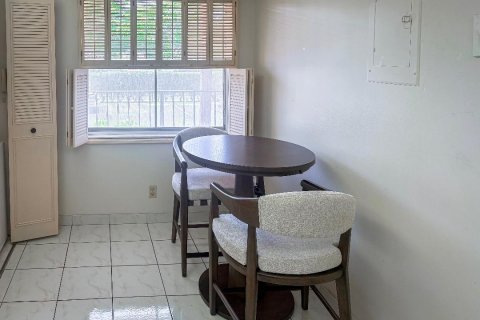 Condo in Margate, Florida, 2 bedrooms  № 2261651 - photo 2