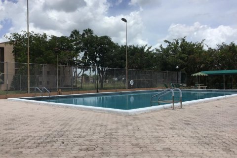 Condo in Margate, Florida, 2 bedrooms  № 2261651 - photo 25