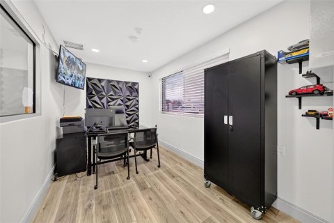 Propiedad comercial en venta en Orlando, Florida, 823.49 m2 № 2284937 - foto 14