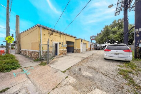 Propiedad comercial en venta en Orlando, Florida, 823.49 m2 № 2284937 - foto 3