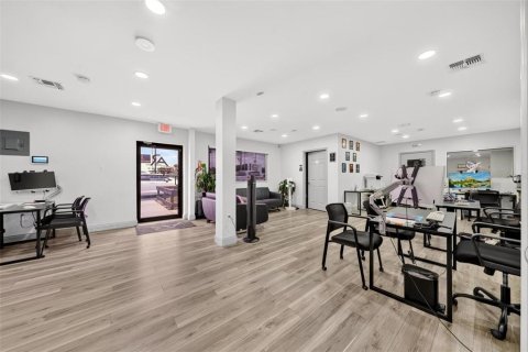 Propiedad comercial en venta en Orlando, Florida, 823.49 m2 № 2284937 - foto 7
