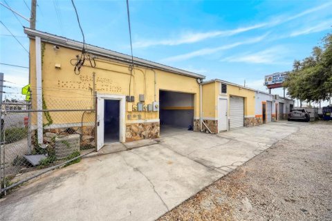 Propiedad comercial en venta en Orlando, Florida, 823.49 m2 № 2284937 - foto 4