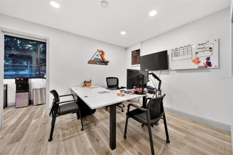 Propiedad comercial en venta en Orlando, Florida, 823.49 m2 № 2284937 - foto 13