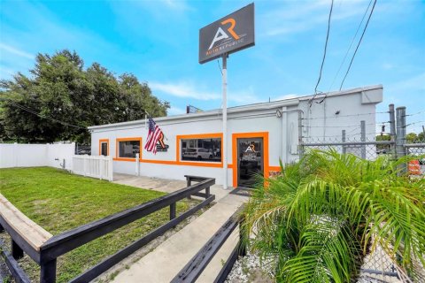 Propiedad comercial en venta en Orlando, Florida, 823.49 m2 № 2284937 - foto 2