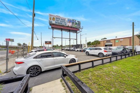Propiedad comercial en venta en Orlando, Florida, 823.49 m2 № 2284937 - foto 24
