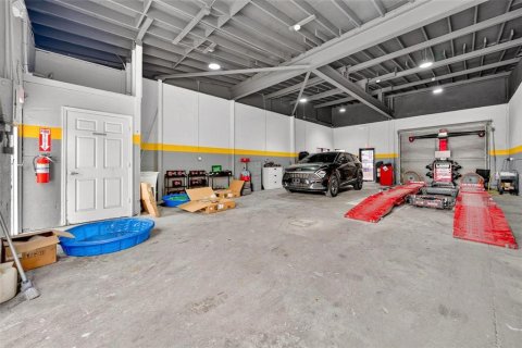 Propiedad comercial en venta en Orlando, Florida, 823.49 m2 № 2284937 - foto 5