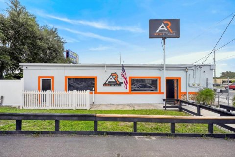 Commercial property in Orlando, Florida 823.49 sq.m. № 2284937