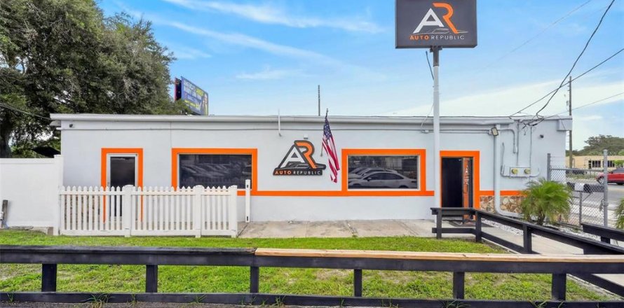 Propiedad comercial en Orlando, Florida 823.49 m2 № 2284937