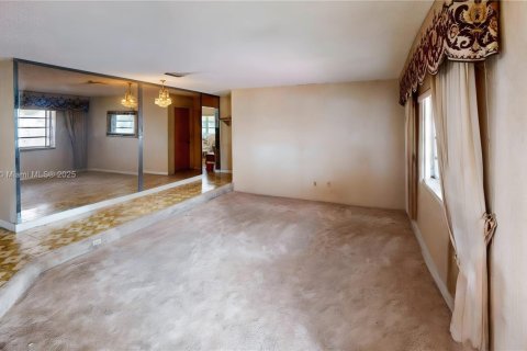 Casa en venta en Miami, Florida, 3 dormitorios, 176.24 m2 № 1844012 - foto 8