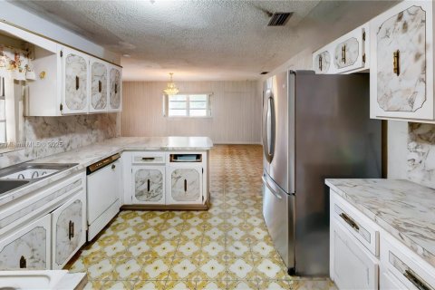 Casa en venta en Miami, Florida, 3 dormitorios, 176.24 m2 № 1844012 - foto 22