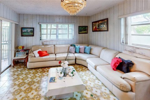 Casa en venta en Miami, Florida, 3 dormitorios, 176.24 m2 № 1844012 - foto 19