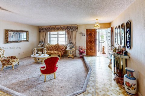 Casa en venta en Miami, Florida, 3 dormitorios, 176.24 m2 № 1844012 - foto 11