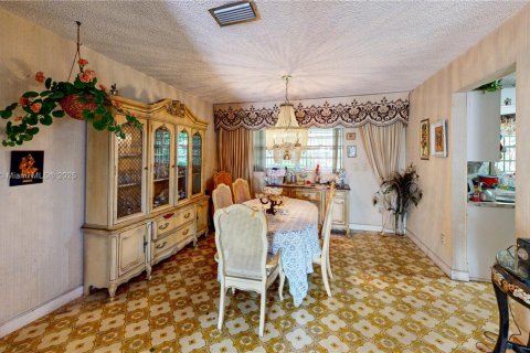 Casa en venta en Miami, Florida, 3 dormitorios, 176.24 m2 № 1844012 - foto 17