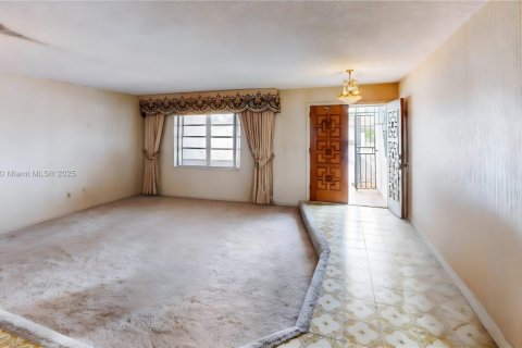 Casa en venta en Miami, Florida, 3 dormitorios, 176.24 m2 № 1844012 - foto 12