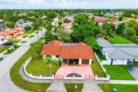 Casa en venta en Miami, Florida, 3 dormitorios, 176.24 m2 № 1844012 - foto 3