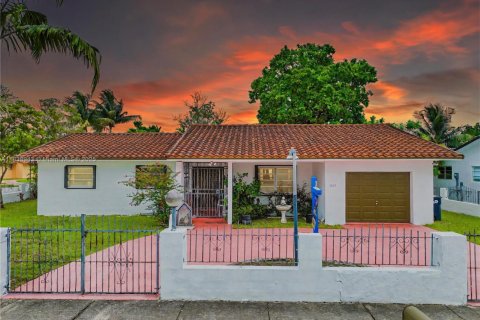 Casa en venta en Miami, Florida, 3 dormitorios, 176.24 m2 № 1844012 - foto 2
