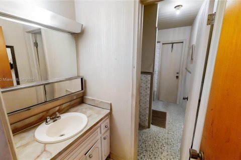 Casa en venta en Miami, Florida, 3 dormitorios, 176.24 m2 № 1844012 - foto 28