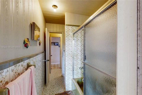 Casa en venta en Miami, Florida, 3 dormitorios, 176.24 m2 № 1844012 - foto 30