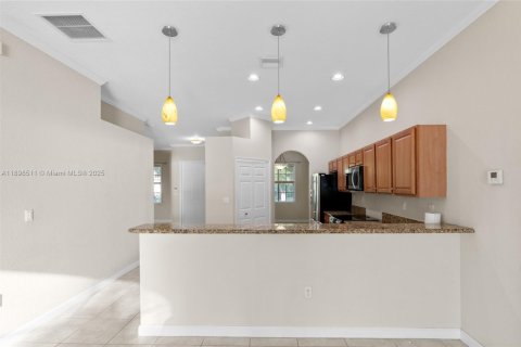 House in Cutler Bay, Florida 3 bedrooms, 191.56 sq.m. № 1950068 - photo 18