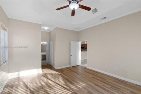 House in Cutler Bay, Florida 3 bedrooms, 191.56 sq.m. № 1950068 - photo 23