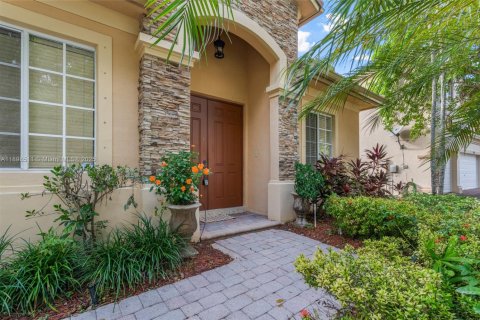 House in Cutler Bay, Florida 3 bedrooms, 191.56 sq.m. № 1950068 - photo 7