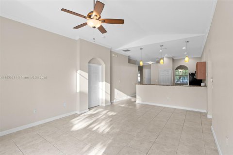 House in Cutler Bay, Florida 3 bedrooms, 191.56 sq.m. № 1950068 - photo 17