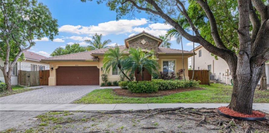 House in Cutler Bay, Florida 3 bedrooms, 191.56 sq.m. № 1950068