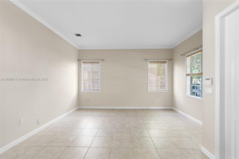 House in Cutler Bay, Florida 3 bedrooms, 191.56 sq.m. № 1950068 - photo 9