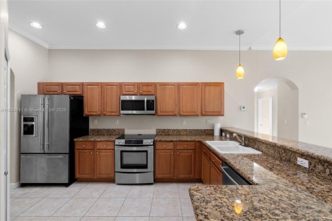 House in Cutler Bay, Florida 3 bedrooms, 191.56 sq.m. № 1950068 - photo 20