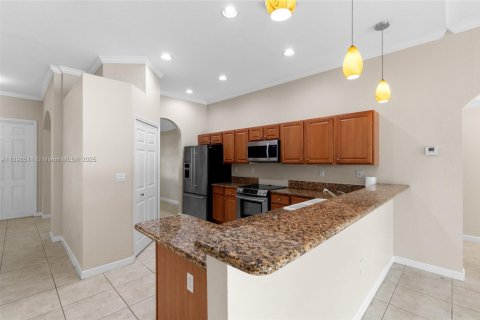 House in Cutler Bay, Florida 3 bedrooms, 191.56 sq.m. № 1950068 - photo 19