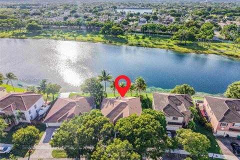 House in Cutler Bay, Florida 3 bedrooms, 191.56 sq.m. № 1950068 - photo 2