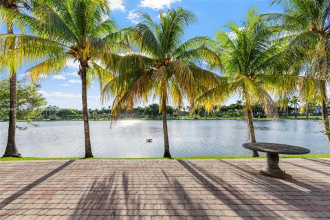 House in Cutler Bay, Florida 3 bedrooms, 191.56 sq.m. № 1950068 - photo 3