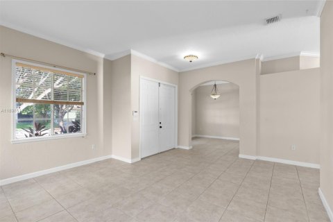 House in Cutler Bay, Florida 3 bedrooms, 191.56 sq.m. № 1950068 - photo 10