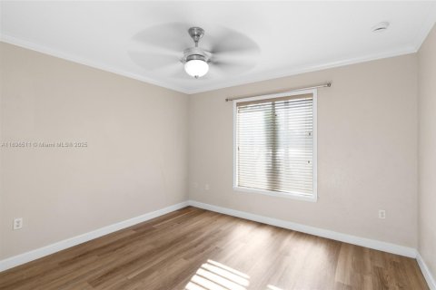 House in Cutler Bay, Florida 3 bedrooms, 191.56 sq.m. № 1950068 - photo 28