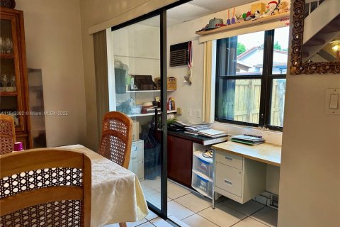 Adosado en venta en Miami, Florida, 3 dormitorios, 181.53 m2 № 1845997 - foto 15