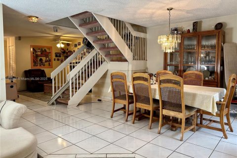 Adosado en venta en Miami, Florida, 3 dormitorios, 181.53 m2 № 1845997 - foto 13