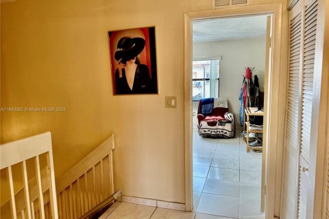Adosado en venta en Miami, Florida, 3 dormitorios, 181.53 m2 № 1845997 - foto 25