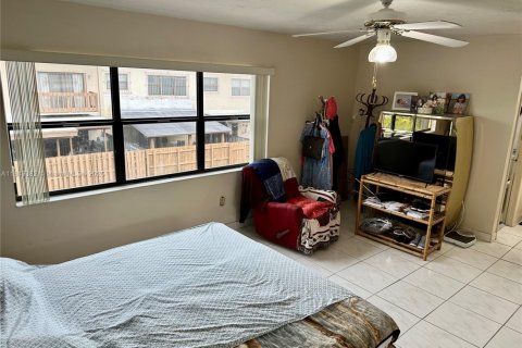 Adosado en venta en Miami, Florida, 3 dormitorios, 181.53 m2 № 1845997 - foto 29