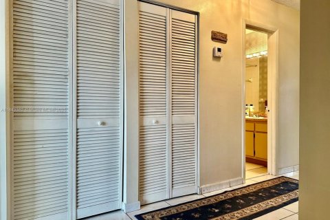 Adosado en venta en Miami, Florida, 3 dormitorios, 181.53 m2 № 1845997 - foto 24