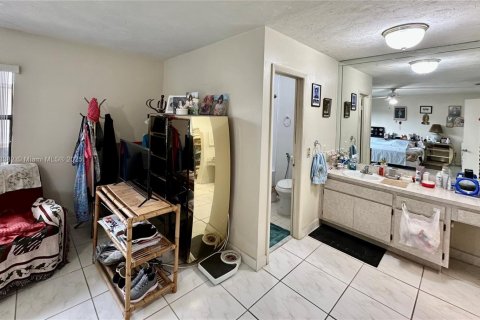 Adosado en venta en Miami, Florida, 3 dormitorios, 181.53 m2 № 1845997 - foto 27