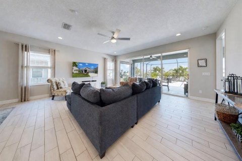 House in Apollo Beach, Florida 3 bedrooms, 198.81 sq.m. № 2115405 - photo 6