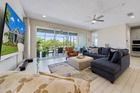 House in Apollo Beach, Florida 3 bedrooms, 198.81 sq.m. № 2115405 - photo 7
