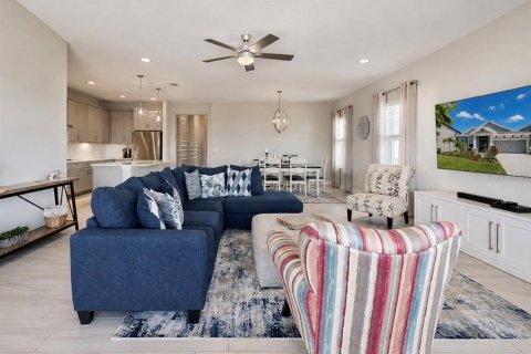 House in Apollo Beach, Florida 3 bedrooms, 198.81 sq.m. № 2115405 - photo 9
