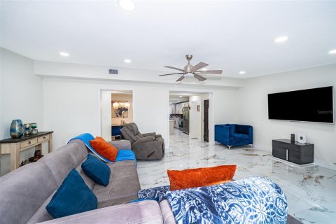 House in Orlando, Florida 3 bedrooms, 152.45 sq.m. № 1798094 - photo 14