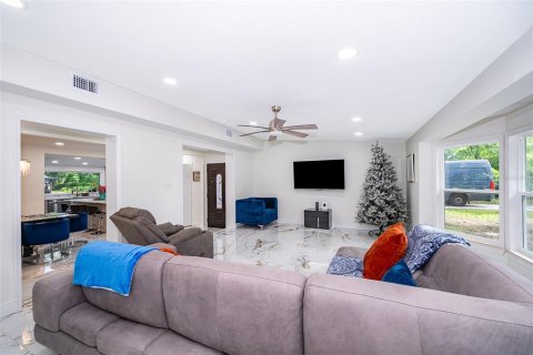 House in Orlando, Florida 3 bedrooms, 152.45 sq.m. № 1798094 - photo 12