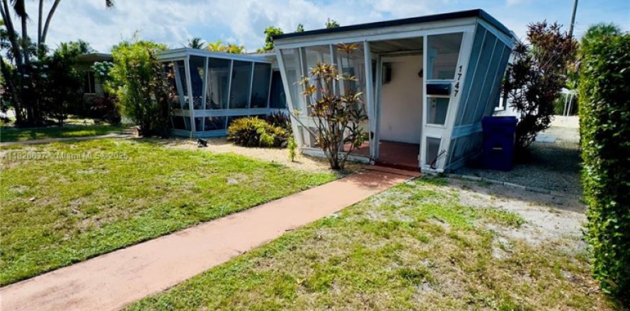 House in North Miami Beach, Florida 1 bedroom, 92.9 sq.m. № 1797703