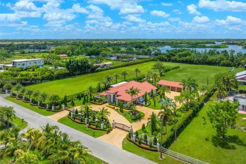 Villa ou maison à vendre à Southwest Ranches, Floride: 5 chambres, 433.2 m2 № 1974070 - photo 2