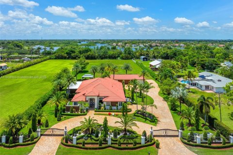 Villa ou maison à vendre à Southwest Ranches, Floride: 5 chambres, 433.2 m2 № 1974070 - photo 1